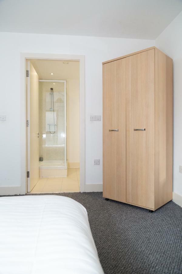 Serviced Apartment In Liverpool City Centre - Free Parking - Balcony - By Happy Days Exterior photo